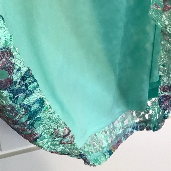 New Directions Blouse with Floral Lace Overlay - Picture 7 of 11